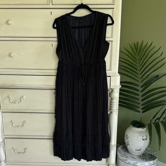 White House Black Market Dresses & Skirts - White House Black Market Black Midi Dress